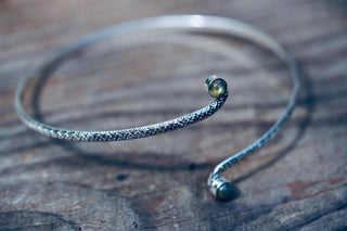 Silver Arm Cuff Bracelet Labradorite Stone – Textured Silver Upper Arm Bracelet, Boho Goddess Jewellery, Adjustable Statement Arm Band