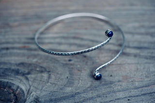 Silver Arm Cuff Bracelet Lapis Lazuli Stone – Textured Silver Upper Arm Bracelet, Boho Goddess Jewellery, Adjustable Statement Arm Band