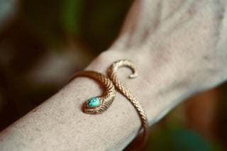 Snake Bracelet Turquoise Brass Bangle – Boho Cuff with Turquoise Gemstone – Adjustable Statement Jewellery Gift for Her