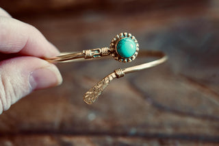 Turquoise Brass Bangle Bracelet – Boho Bracelet with Blue Gemstone – Adjustable Statement Jewellery Gift for Her