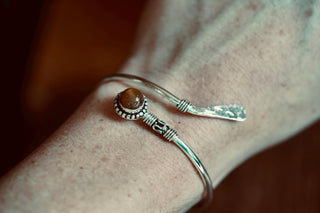 Tiger's Eye Silver Boho Bangle Bracelet – Boho Cuff with Brown Gemstone – Adjustable Statement Jewellery Gift for Her