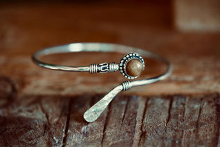 Tiger's Eye Silver Boho Bangle Bracelet – Boho Cuff with Brown Gemstone – Adjustable Statement Jewellery Gift for Her