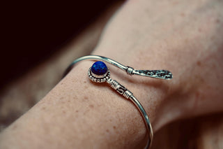 Lapis Lazuli Silver Bangle Bracelet – Boho Bracelet with Blue Gemstone – Adjustable Statement Jewellery Gift for Her