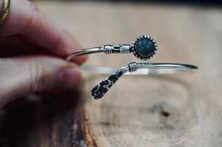 Labradorite Silver Bangle Bracelet – Boho Bracelet with Blue Gemstone – Adjustable Statement Jewellery Gift for Her