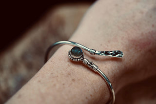 Labradorite Silver Bangle Bracelet – Boho Bracelet with Blue Gemstone – Adjustable Statement Jewellery Gift for Her