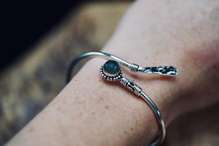 Labradorite Silver Bangle Bracelet – Boho Bracelet with Blue Gemstone – Adjustable Statement Jewellery Gift for Her