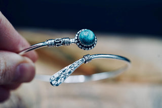 Turquoise Silver Bangle Bracelet – Boho Bracelet with Blue Gemstone – Adjustable Statement Jewellery Gift for Her