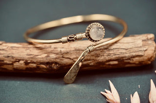 Rose Quartz Brass Bangle Bracelet, Pale Pink Rose Quartz Boho Cuff with White Gemstone – Adjustable Statement Jewellery Gift for Her