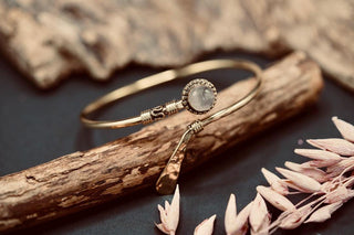 Rose Quartz Brass Bangle Bracelet, Pale Pink Rose Quartz Boho Cuff with White Gemstone – Adjustable Statement Jewellery Gift for Her