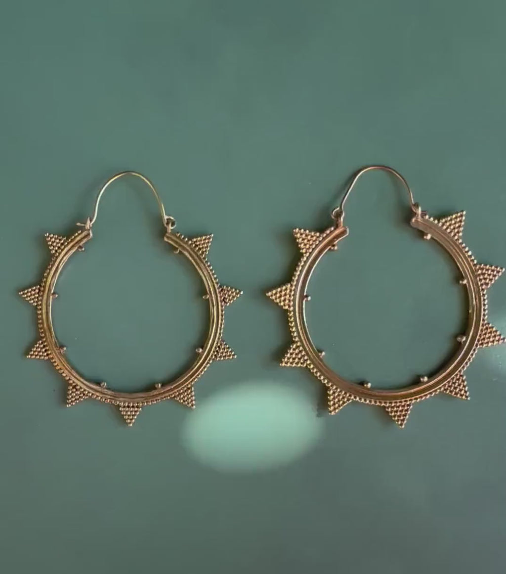 Triangle Brass Hoop Earrings / Spikes / Geometric / Boho Look / Bohemian Style / Rustic / Ethnic / Tribal / Festival /