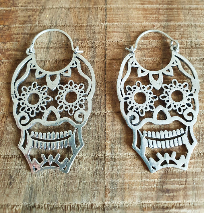 Boucles d'oreilles Tête de mort Mexicaine; Argent, Sugar Skull, Ethnique Boho Rustique Chic Gypsy Spiral Hippie Tribal Bohemian style