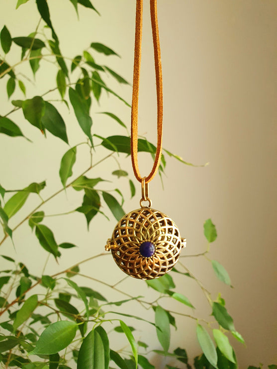 Bola Necklace Brass & Lapis Lazuli / Pregnancy / Harmony Ball / Chimes / Bell / Vegan / Ethnic / Boho / Tribasl / Hippie / Rustic / Vegan / 