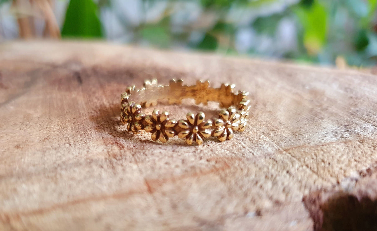 Golden Daisy Chain Brass Ring / Flower Ring / Boho / Ethnic / Rustic / Festival / Tribal / Hippie / Gypsy / Psy / Thumb / Psy