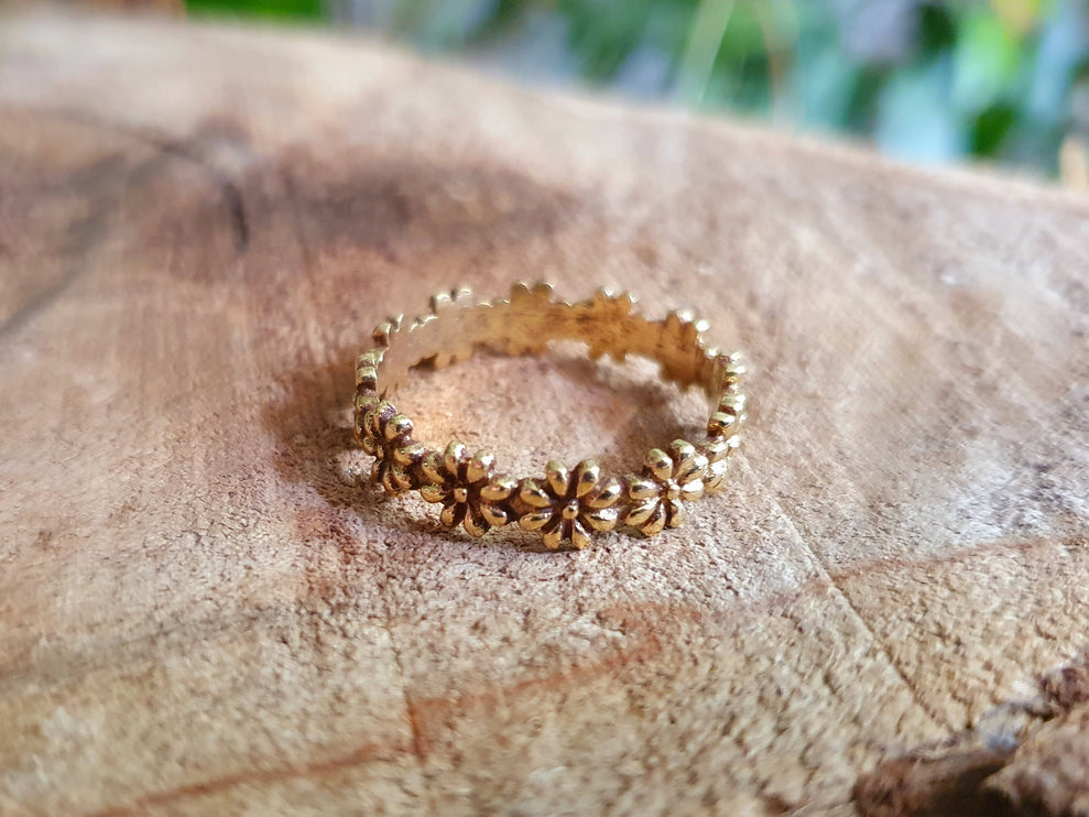 Golden Daisy Chain Brass Ring / Flower Ring / Boho / Ethnic / Rustic / Festival / Tribal / Hippie / Gypsy / Psy / Thumb / Psy