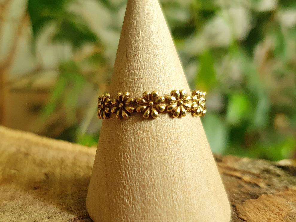 Golden Daisy Chain Brass Ring / Flower Ring / Boho / Ethnic / Rustic / Festival / Tribal / Hippie / Gypsy / Psy / Thumb / Psy