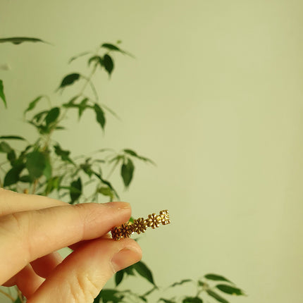 Golden Daisy Chain Brass Ring / Flower Ring / Boho / Ethnic / Rustic / Festival / Tribal / Hippie / Gypsy / Psy / Thumb / Psy