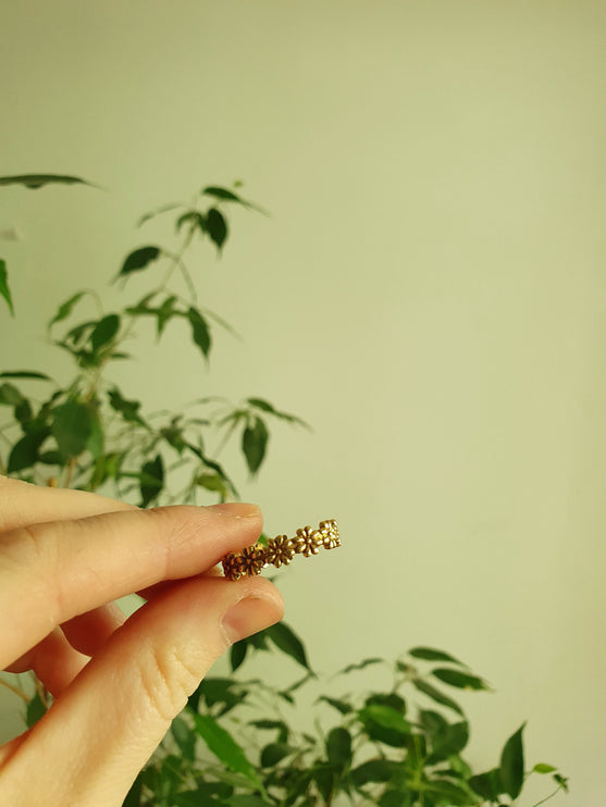 Golden Daisy Chain Brass Ring / Flower Ring / Boho / Ethnic / Rustic / Festival / Tribal / Hippie / Gypsy / Psy / Thumb / Psy