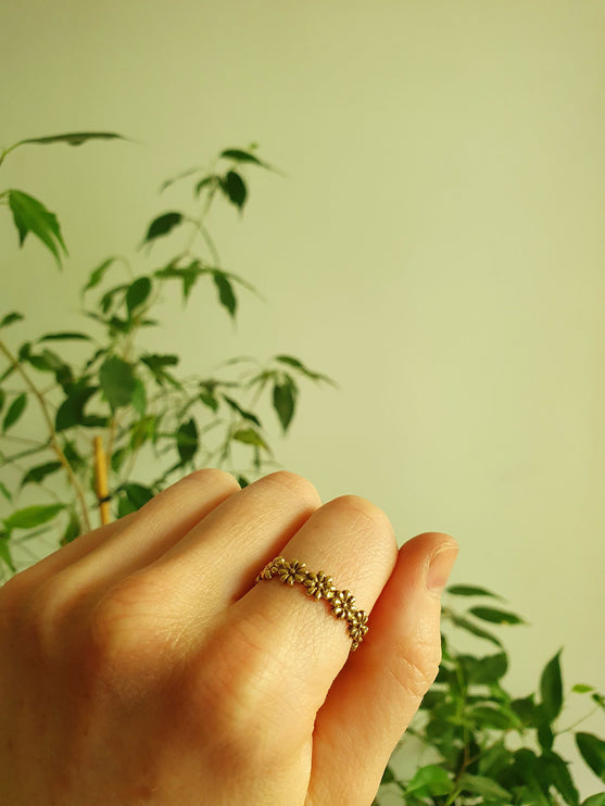 Golden Daisy Chain Brass Ring / Flower Ring / Boho / Ethnic / Rustic / Festival / Tribal / Hippie / Gypsy / Psy / Thumb / Psy