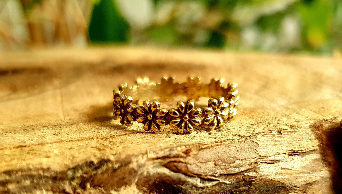 Golden Daisy Chain Brass Ring / Flower Ring / Boho / Ethnic / Rustic / Festival / Tribal / Hippie / Gypsy / Psy / Thumb / Psy