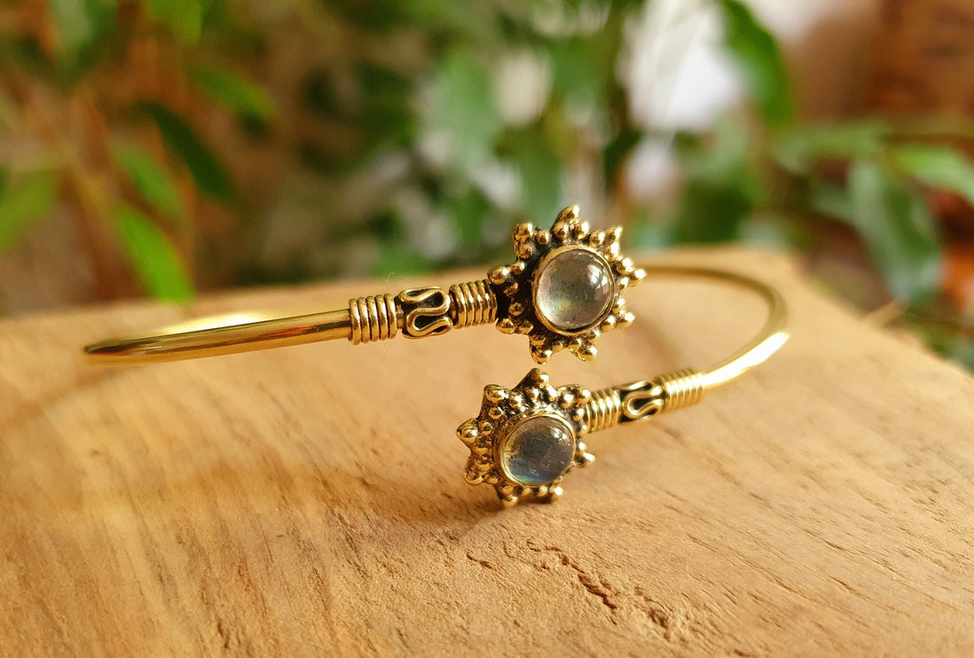 Labradorite Bracelet / Brass bali flower Bangle / Ethnic / Rustic / Bohemian / Hippie / Gypsy / Psy / Adjustable