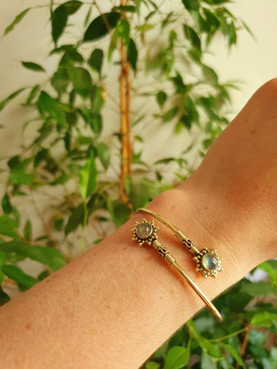 Labradorite Bracelet / Brass bali flower Bangle / Ethnic / Rustic / Bohemian / Hippie / Gypsy / Psy / Adjustable