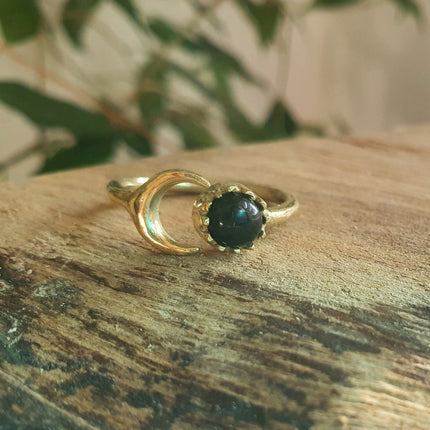 Golden Moon Ring / Black Onyx / Zodiac / Celestial / Boho / Ethnic / Rustic / Tribal / Gypsy / Festival / Healing / Festival 