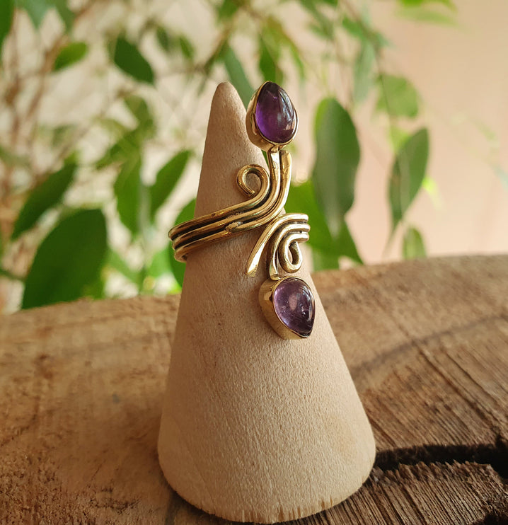 Spiral Brass & Amethyst ring / Ajustable / Birthstone / Boho / Ethnic / Rustic / Tribal / Gypsy / Festival / Healing 