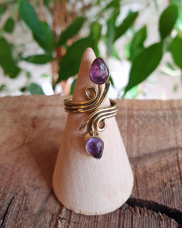 Spiral Brass & Amethyst ring / Ajustable / Birthstone / Boho / Ethnic / Rustic / Tribal / Gypsy / Festival / Healing 