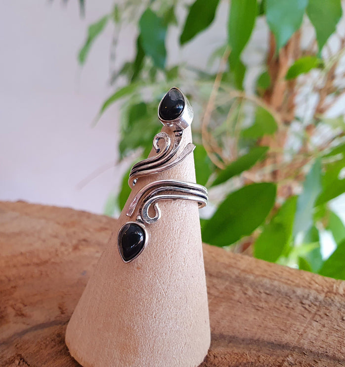 Onyx Noir & Silver spiral ring / Ajustable / Birthstone / Boho / Ethnic / Rustic / Tribal / Gypsy / Festival / Healing 