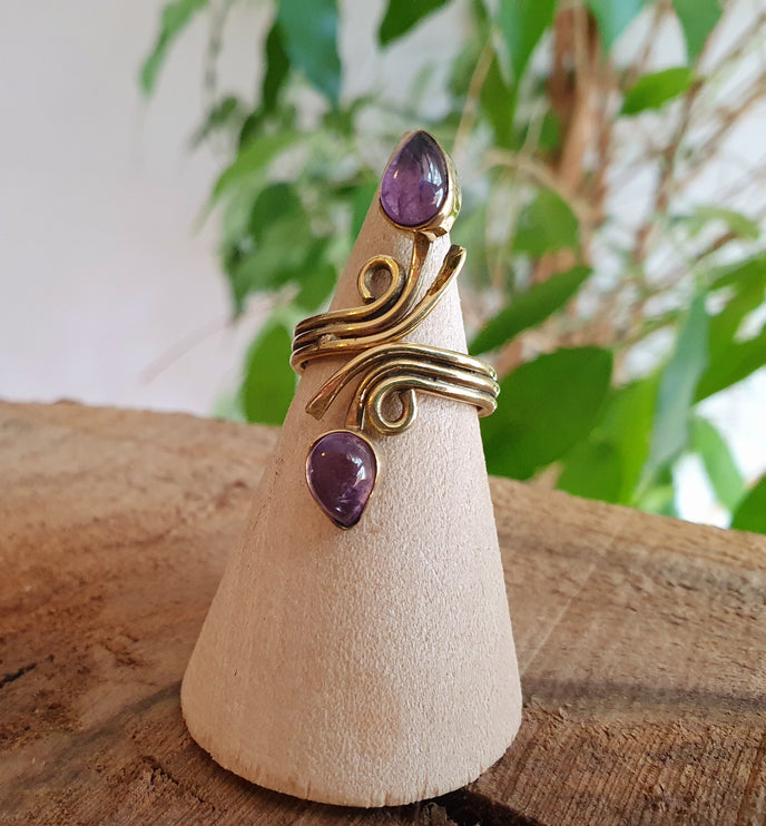 Spiral Brass & Amethyst ring / Ajustable / Birthstone / Boho / Ethnic / Rustic / Tribal / Gypsy / Festival / Healing 