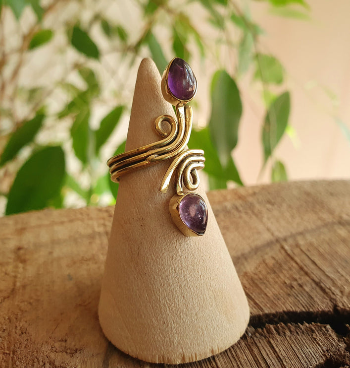 Spiral Brass & Amethyst ring / Ajustable / Birthstone / Boho / Ethnic / Rustic / Tribal / Gypsy / Festival / Healing 