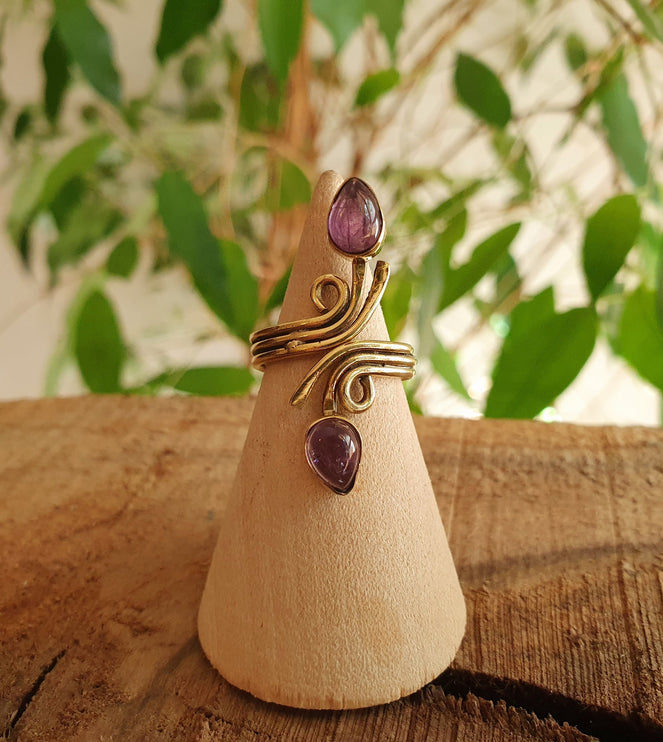 Spiral Brass & Amethyst ring / Ajustable / Birthstone / Boho / Ethnic / Rustic / Tribal / Gypsy / Festival / Healing 