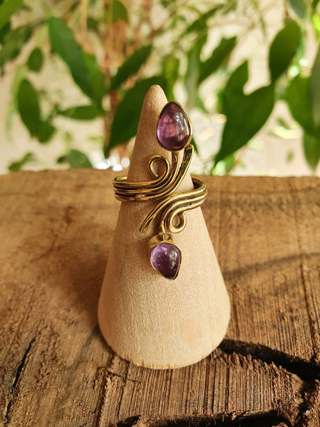 Spiral Brass & Amethyst ring / Ajustable / Birthstone / Boho / Ethnic / Rustic / Tribal / Gypsy / Festival / Healing 