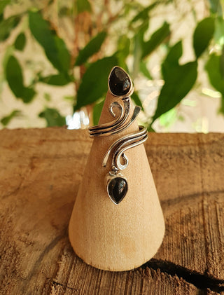 Onyx Noir & Silver spiral ring / Ajustable / Birthstone / Boho / Ethnic / Rustic / Tribal / Gypsy / Festival / Healing 