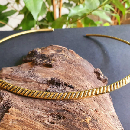 Torque en Laiton / Choker / Boho Ethnique Tribal / Collier Plat / Bohème / Rustique / Azteque