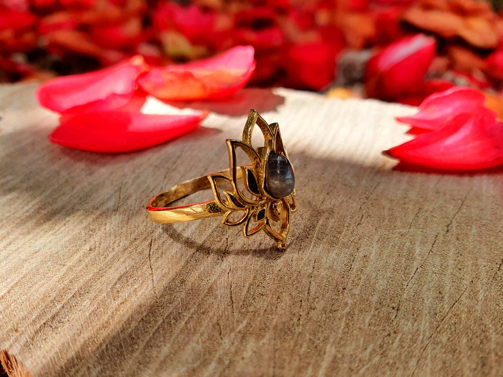 Bague Labradorite Laiton / Fleur de Lotus / Anneau Lotus / Ethnique / Rustique / Hippie / Indienne / Bouddha / Tribal / Gypsy / Boho