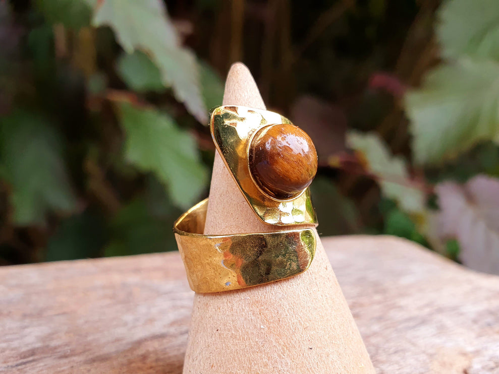 Golden Spiral Tiger Eye ring / Ajustable / Birthstone / Boho / Ethnic / Rustic / Tribal / Gypsy / Festival / Healing 