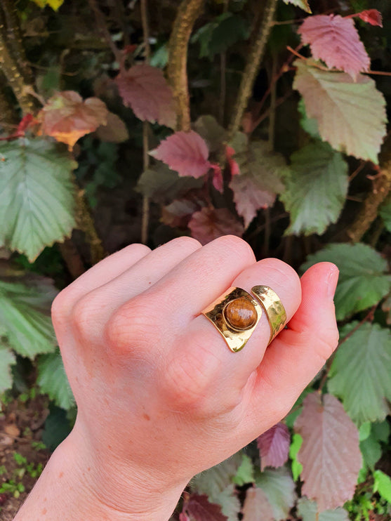 Golden Spiral Tiger Eye ring / Ajustable / Birthstone / Boho / Ethnic / Rustic / Tribal / Gypsy / Festival / Healing 